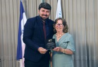  (<a class="download" href="https://www.santamariadejetiba.es.leg.br/institucional/fotos/premio-merito-em-educacao-201cgerda-elizabeth-roelke-potratz201d-2024/premio-gerda-potratz-2024-11.jpg/at_download/image">Download</a>)