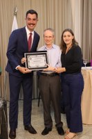  (<a class="download" href="https://www.santamariadejetiba.es.leg.br/institucional/fotos/sessao-solene-alusiva-ao-dia-do-colono-2025/whatsapp-image-2025-12-11-at-08-51-39-1.jpeg/at_download/image">Download</a>)