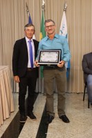  (<a class="download" href="https://www.santamariadejetiba.es.leg.br/institucional/fotos/sessao-solene-alusiva-ao-dia-do-colono-2025/whatsapp-image-2025-12-11-at-08-51-39-3.jpeg/at_download/image">Download</a>)