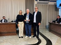  (<a class="download" href="https://www.santamariadejetiba.es.leg.br/institucional/fotos/sessao-solene-premio-helena-boldt-jacob-e-frederico-grulke-2025/img_3288.jpg/at_download/image">Download</a>)