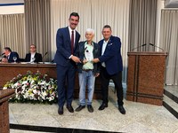  (<a class="download" href="https://www.santamariadejetiba.es.leg.br/institucional/fotos/sessao-solene-premio-helena-boldt-jacob-e-frederico-grulke-2025/img_3299.jpg/at_download/image">Download</a>)